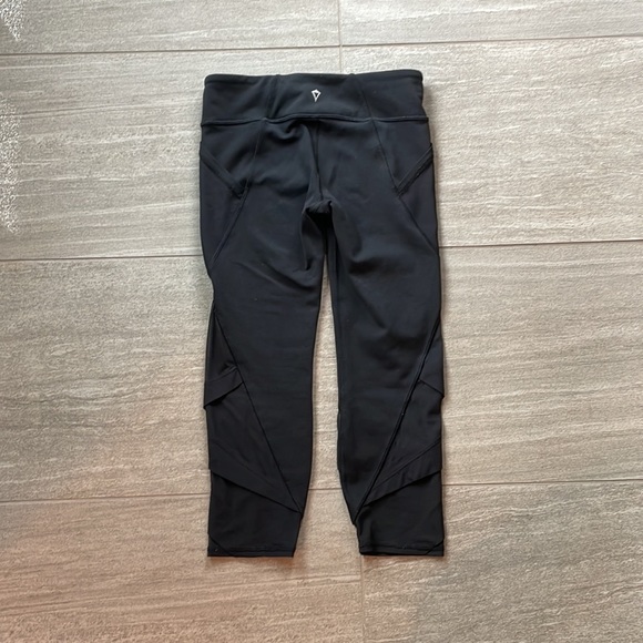 Ivivva Crop Leggings with Mesh Size 10 - Picture 4 of 7